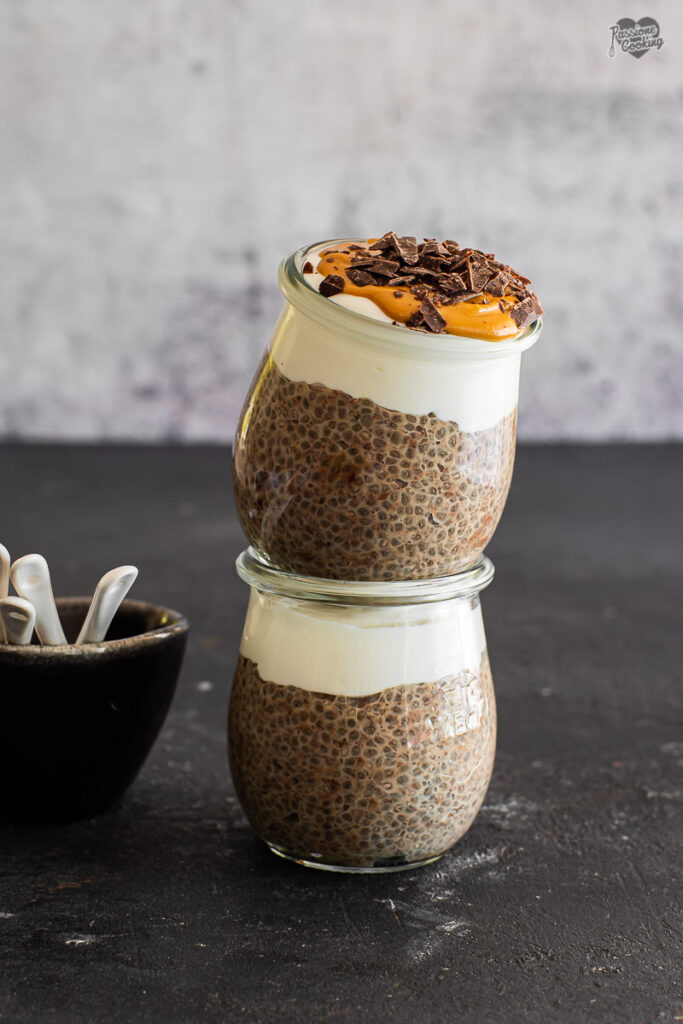 Schokoladen-Chia_Pudding mit Erdnussbutter